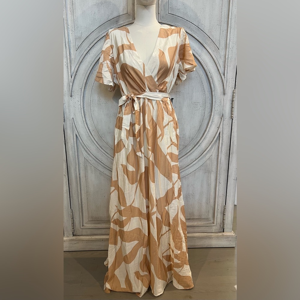 NWT Women’s Elegant Tan and Cream Maxi Dress